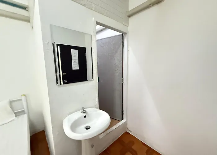 Happyland Guest house *